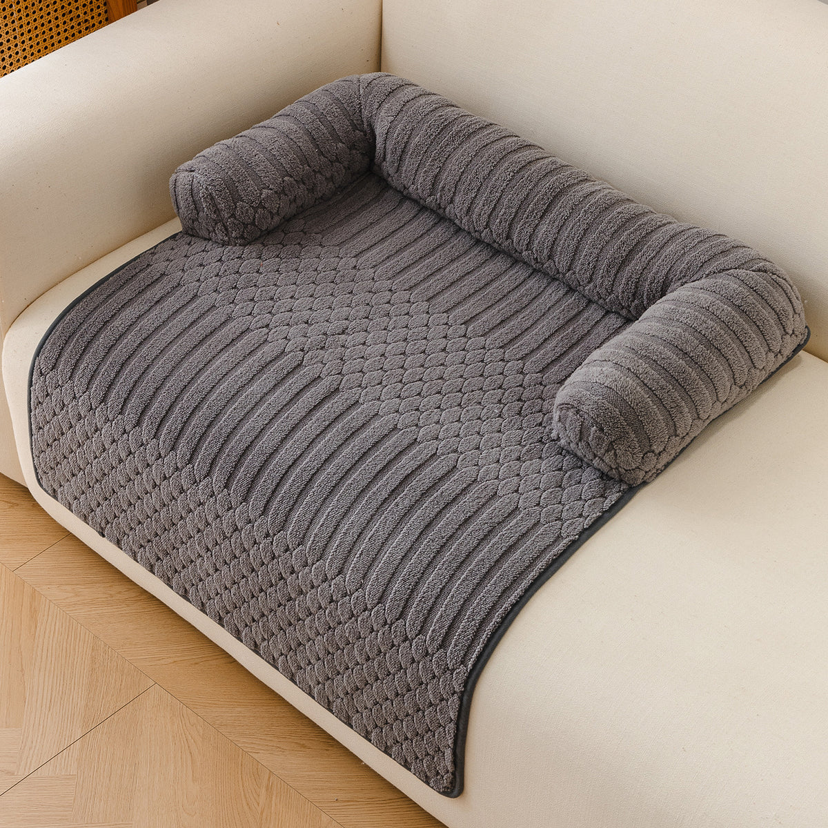 Anti-Slip Breathable Soft Pet Bed Mat – Cloud-Soft Machine Washable Sofa Protector