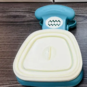 Portable Folding Pet Poop Scooper – Sanitary Waste Bag Dispenser Everyday Care Kit